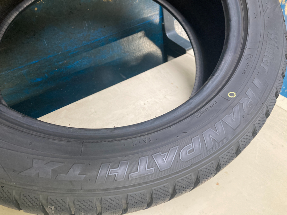 完売)(中古タイヤ)極上品 20年製 早めの準備を!!235/50R18 97Q TOYO